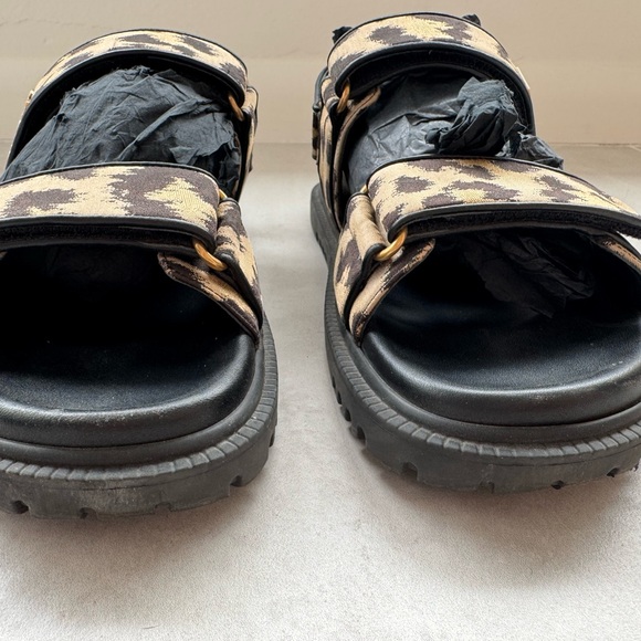 Dior Leopard Print Sandals with Gold Logo - Picture 12 of 16